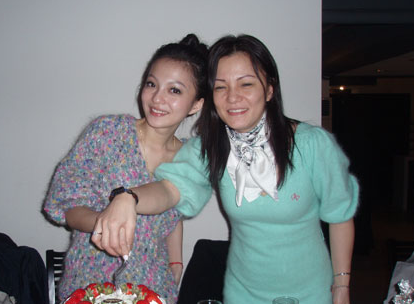 　　张韶涵和妈妈（资料图）