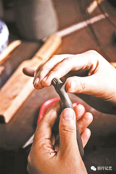 执子之手捏泥巴_凤凰资讯