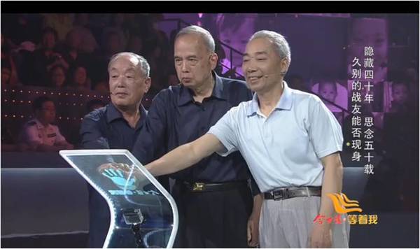 班长徐虹（中）寻找“两弹一星”战友