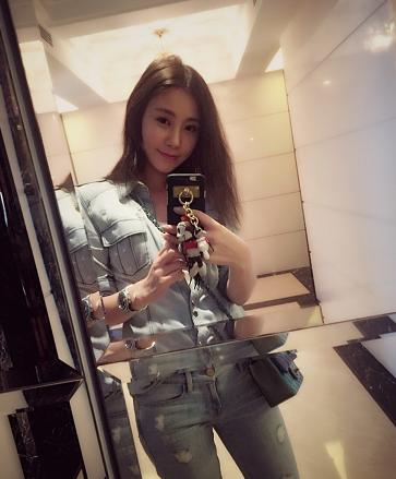 19岁入行22岁嫁大21岁丈夫离婚后复出依旧似少女
