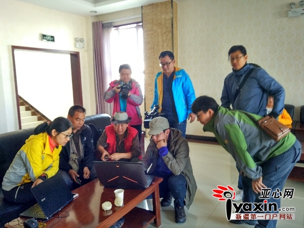 李军局长和巫新华博士边看航拍图片边不停的说着真的太漂亮了、再看一遍……对考古很外行的小编都感觉很震撼，可想而知这次的重大发现对于这些考古专家的意义了吧。