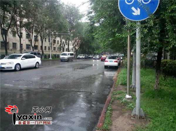 图为碱泉三街，示范街建成后，碱泉三街面貌将有很大改变。