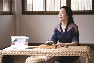 严歌苓新书《老师好美》引争议