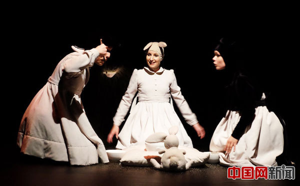 立陶宛PADI DAPI鱼舞蹈剧团演出的儿童剧《白色摇篮曲》 剧照