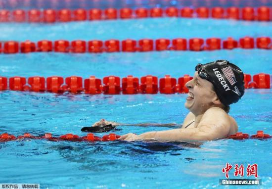 美国游泳天才少女莱德基再破世界纪录夺个人第