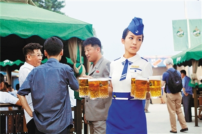 金正恩亲自发起 平壤大同江啤酒节