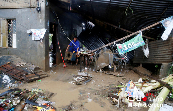 菲律宾遭遇飓风天气引发洪水(组图)