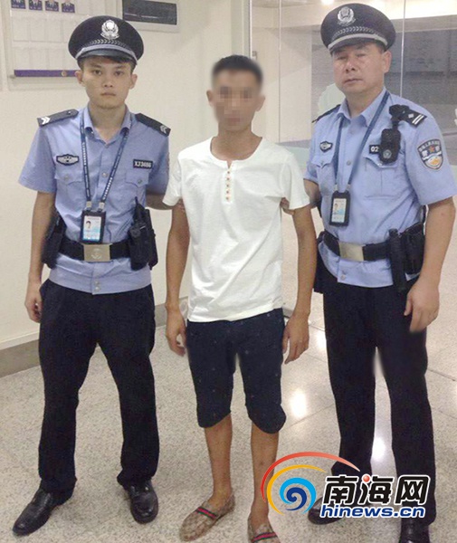 　　男子偷带打火机上飞机吸烟 被三亚凤凰机场警方行政拘留。(图片由警方提供)