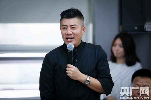 央广主持人北辰与听友交流(石昊鑫/摄)