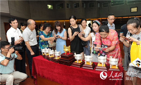 8月18日上午，陕西历史博物馆文创精品“丝绸之路复兴鼎”正式对外发布。陕西历史博物馆供图
