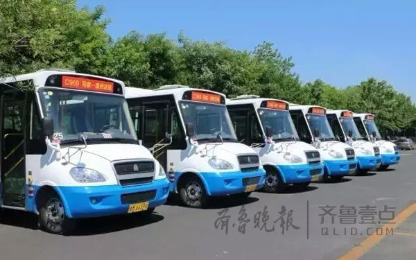 本报8月22日讯(记者 王忠才) 为方便家住沾化(滨州),在滨州(沾化)上班一族往返两地,滨州交运集团通运城乡公交沾化分公司现开通上班族专线直达班车,真正实现门到门的服务,公交的价格,专车的享受。 据了解,定制公交采用车型为金龙牌KLQ796QAE3,为集约化公营车辆,每日接受正规安全检测,车况、性能完全符合定制公交的相关需求,且配载GPS定位系统及恒宇电子公交刷卡系统。公司选派驾驶技术娴熟,服务质量良好,对线路熟悉且具备A1驾驶证资格的驾驶员负责线路运输工作,驾驶员接受公司及主管部门正规教育培训,确保