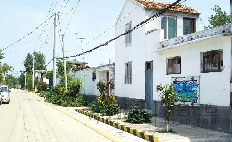 原标题:房子粉刷一新,又像住上了新的 接庄街道官庄村临济邹路,雨水