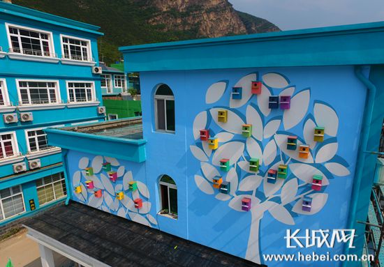 [瞰·美丽河北]航拍:涞水七彩小镇助力首届旅发