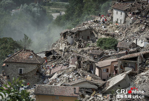 意大利强震已造成至少159人死亡，救援工作正在持续进心中。图片来源：视觉中国
