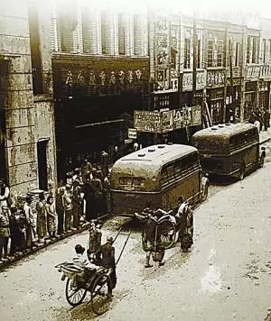 重庆最早的公交车。图片来自渝约公交微信公众号