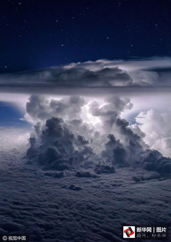 从万米高空拍摄暴风雨风起云涌(图)