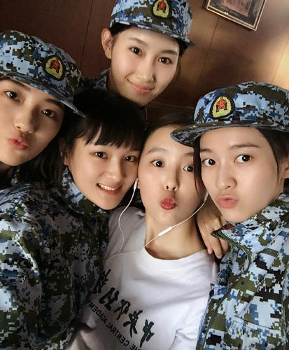 9月10日,今年结束父亲军训中央戏剧学院的张雪迎在微博晒出作为考入作文600高中新生图片