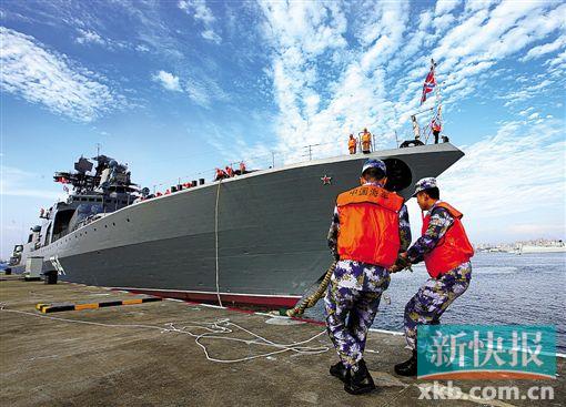 ■昨日,俄罗斯参演军舰驶抵湛江某军港。 新华社发