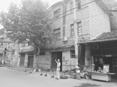 福安赛岐搬运公司遗留在赛岐镇中山西路的一处房产，如今成了郭金春等76名职工参加社保的希望所在。
