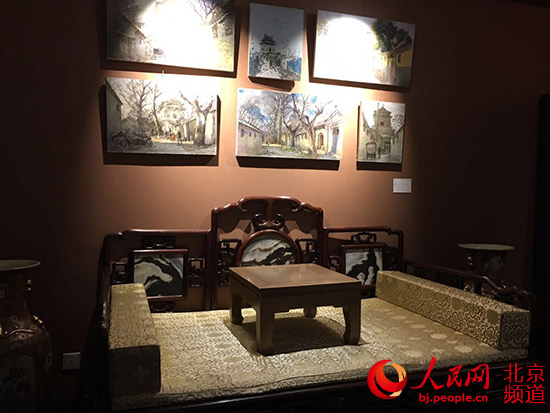 “消失的胡同”油画艺术展是傅察丹青在北京举办的首个与四合院酒店合作的个人艺术作品展。人民网 鲍聪颖摄