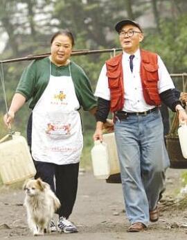 曾是香港知名导演 厌倦娱乐圈 跑重庆小镇卖小面