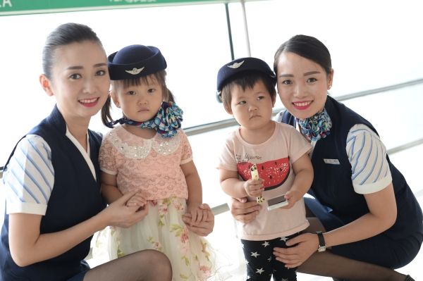 华夏航空云歌精品乘务组精彩首亮相