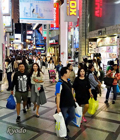 日媒:中国游客不再爆买 日本百货商场形势严