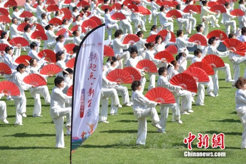 50+艺术嘉年华巡游节：三千中老年的重阳节新弄法