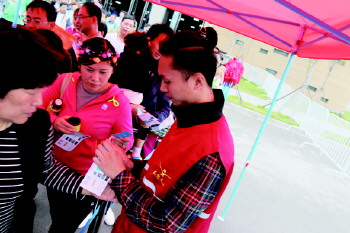 东营:国庆假期290名义工在景区志愿服务