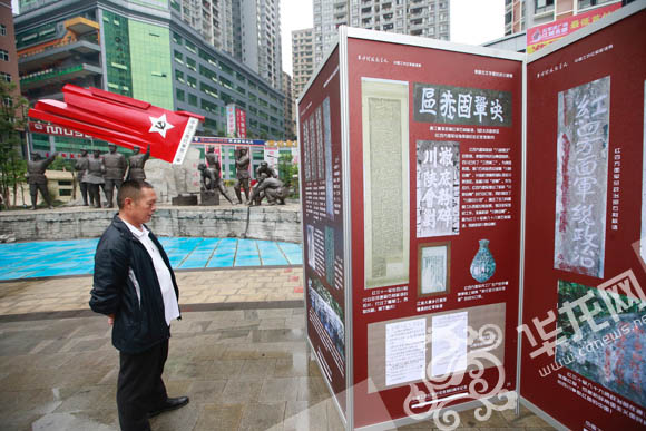 　　红军渡广场成为当地一个集休闲、观光、教育为一体的红色文化广场。 首席记者 李文科 摄