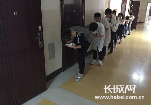河北省优抚医院组织全院干部职工进行消防演练。图片由河北省优抚医院提供