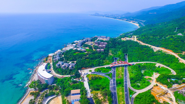 瞰海南:牛岭滨海公路串起海南"最美海岸线(组图)