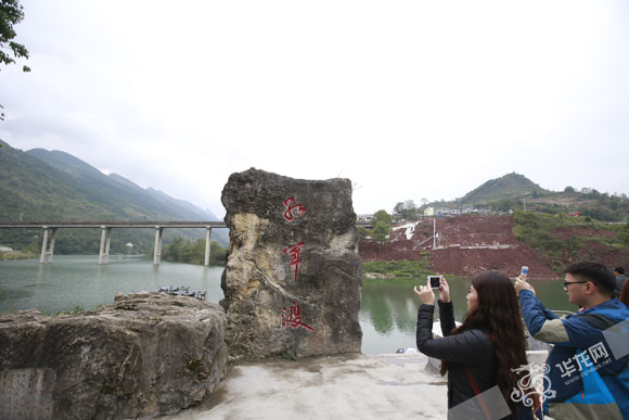 阿蓬江黄泥沱渡口还有个名字叫红军渡。 首席记者 李文科 摄