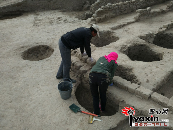 考古队挖掘现场