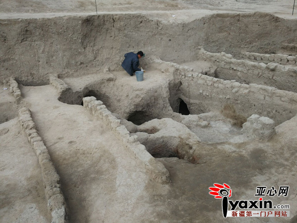 考古队挖掘现场