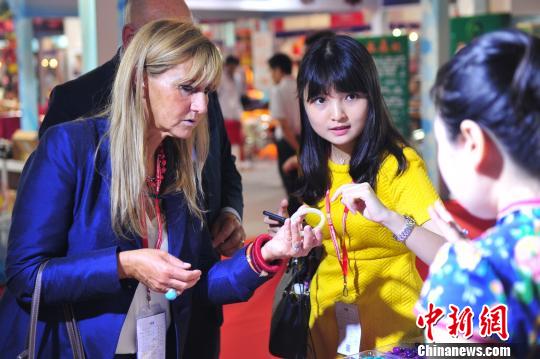 第13届中国（云浮）石展会开幕 创意石艺精品吸睛