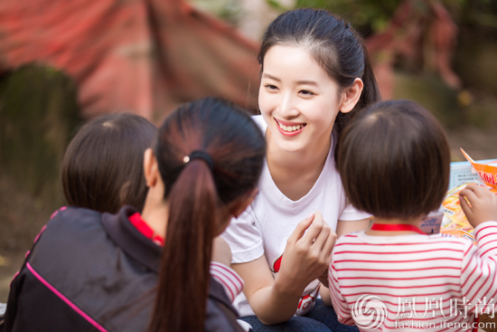 章泽天助力联合国公益项目 初为人母探访捐赠