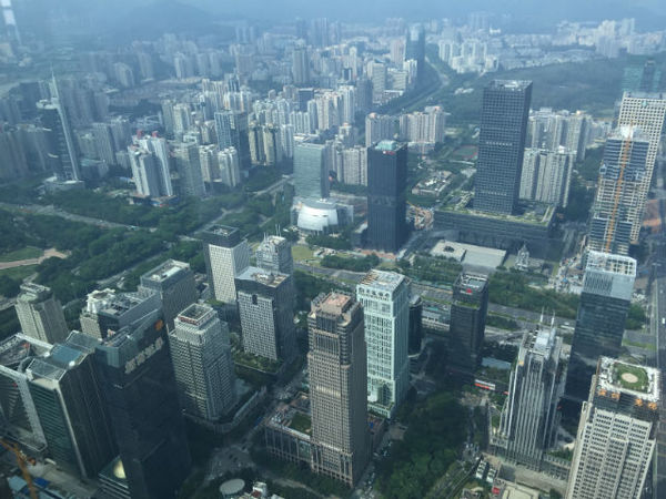 平安金融大厦俯瞰深圳(宋春雨摄影)