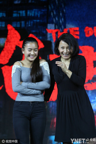 郭采洁变女汉子搂卢正雨 陈冲与女儿咬耳朵