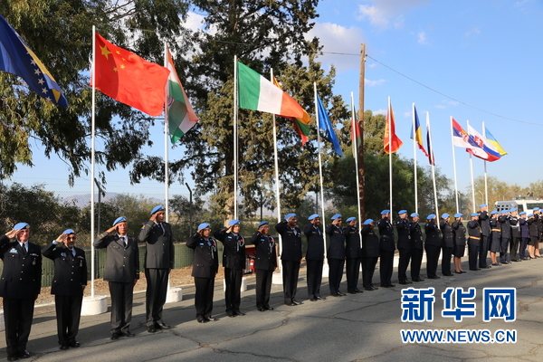 三名中国驻塞浦路斯维和警察荣获和平勋章(组图)