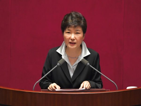 　　10月24日，韩国总统朴槿惠在国会发表讲话。（新华/法新）
