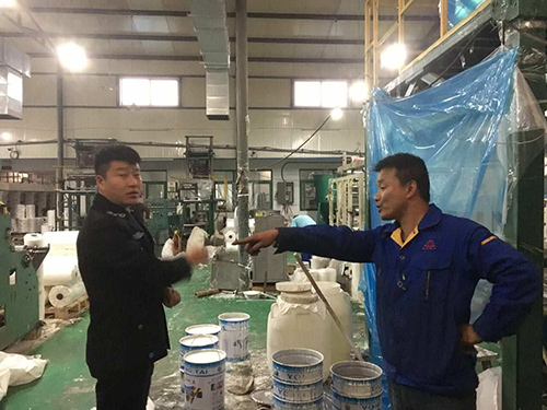 3、北京阳光宏坤包装材料制品有限公司挥发性有机废气治理设施不正常使用，责令立即停产，现场查封生产车间配电箱