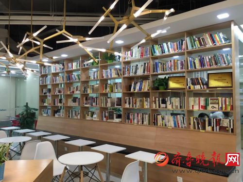 美联英语教学中心内的阅读空间