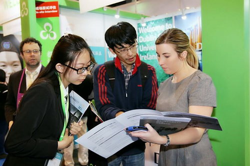 中国国际教育展 300余所海外院校亮相揽生源(图1)