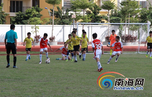 海口市校园足球联赛开赛 50所中小学86支队参