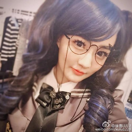 徐璐素颜现身机场 网友:这美貌我要给满分!