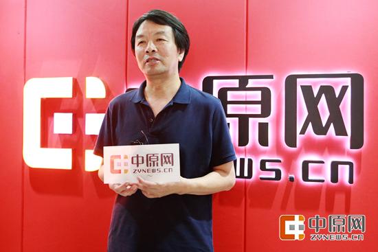 刘震云在中原网接受采访