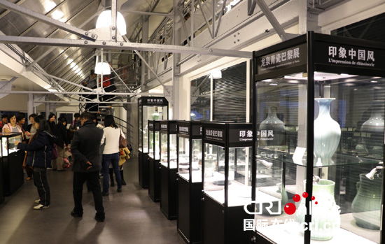 龙泉青瓷展迎来首批观展者