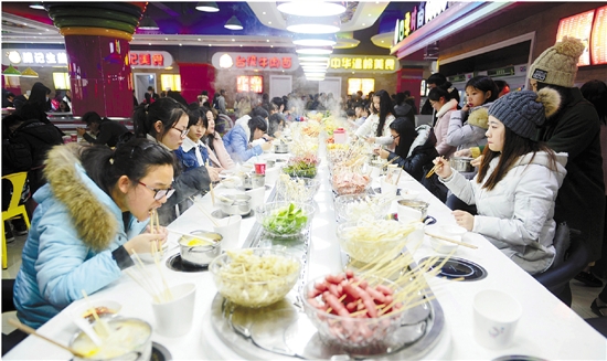 海鲜打边炉_海南年味：鸡、年糕、打边炉