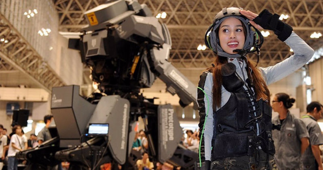 日本研制出可真人驾驶的机器人战士